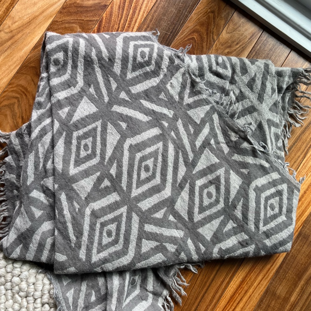 Wilfred 100% wool scarf